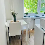 Stylish In City, Near D-terminal Apartment *